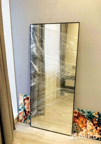 Зеркало настенное. В алюминиевой раме