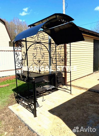 Мангал с крышей