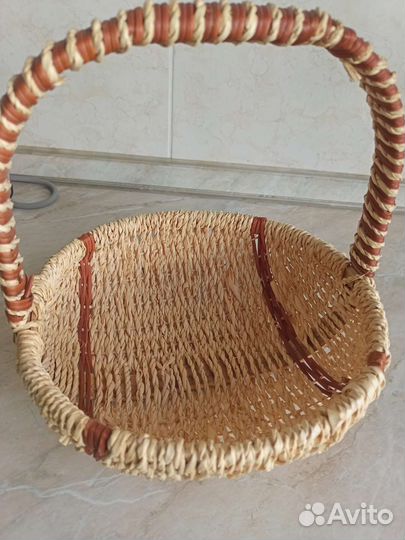 Корзинка плетёная новая