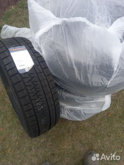 Pirelli Formula Ice 215/65 R16 98