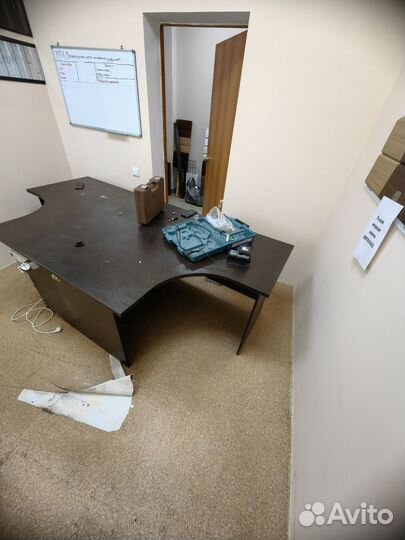 Большой офисный стол