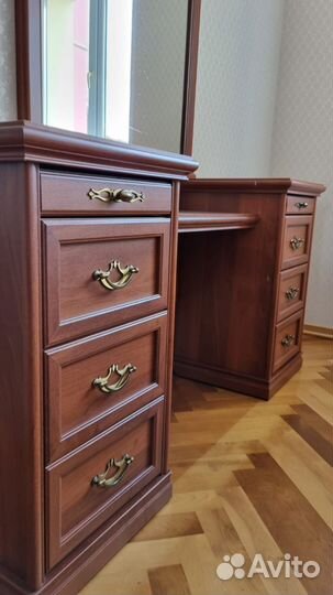 Стол туалетный
