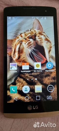 Телефон LG