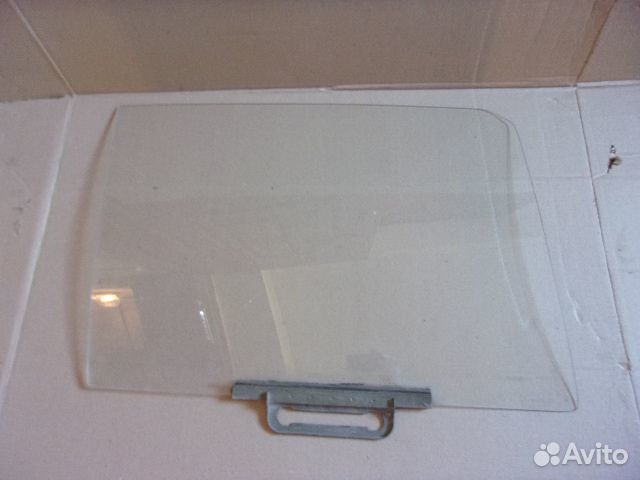 Форд Фиеста 76-88г. стекло переднее правое дверное