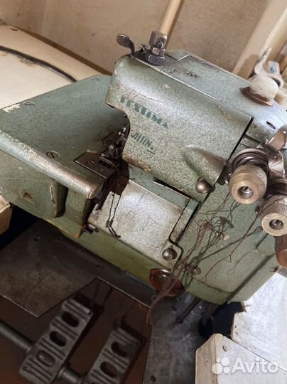 Оверлок 3 х ниточный немецкий