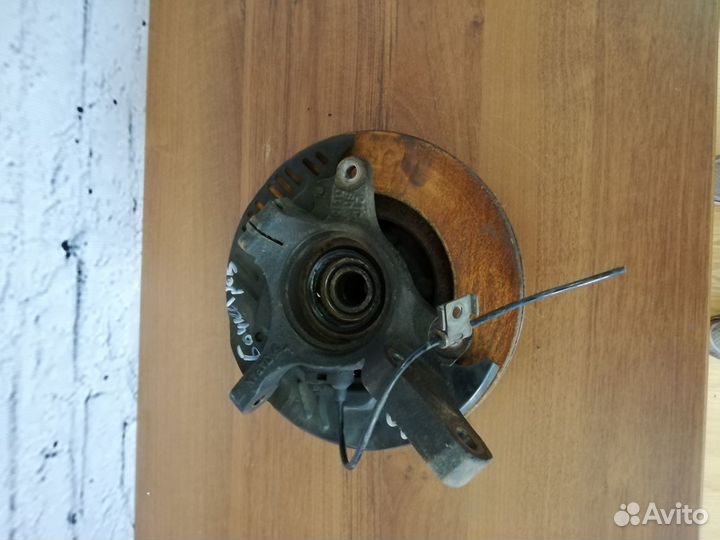 Ступица левая кулак поворотный Subaru Forester s11