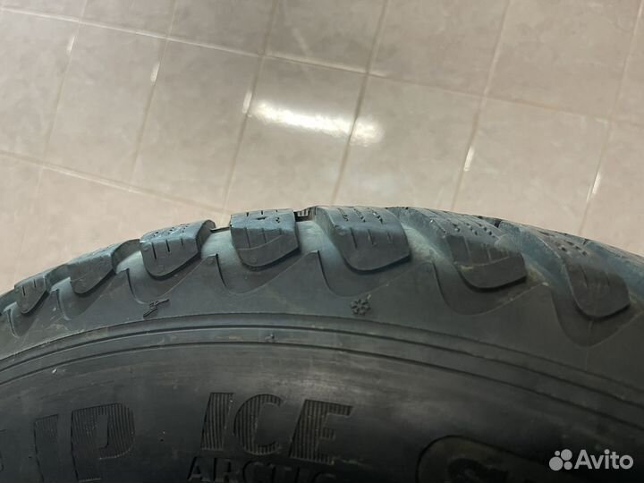 Goodyear UltraGrip Ice 225/70 R16