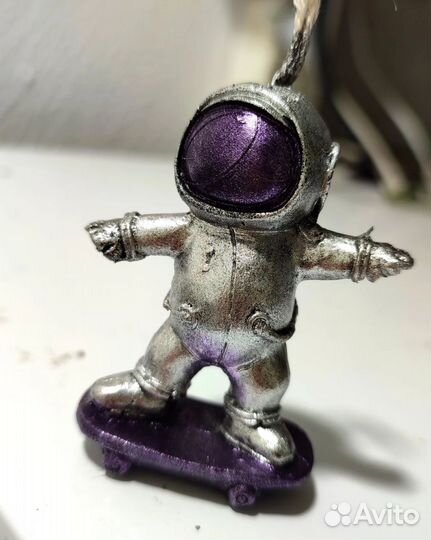 Свеча восковая Космонавт