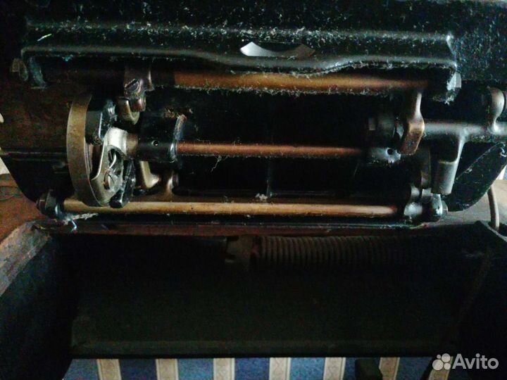 Швейная машина Singer