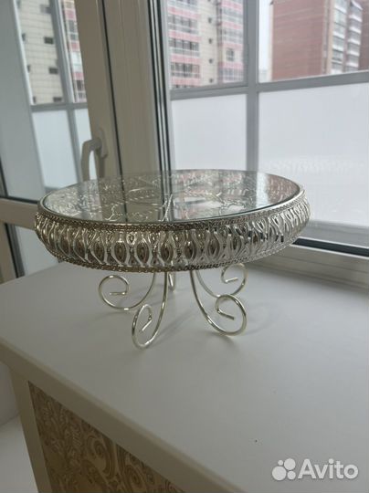 Тортница на ножке