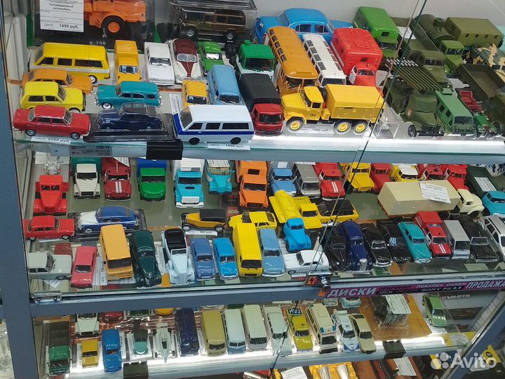 Модель автомобиля коллекционная масштаб 1:43