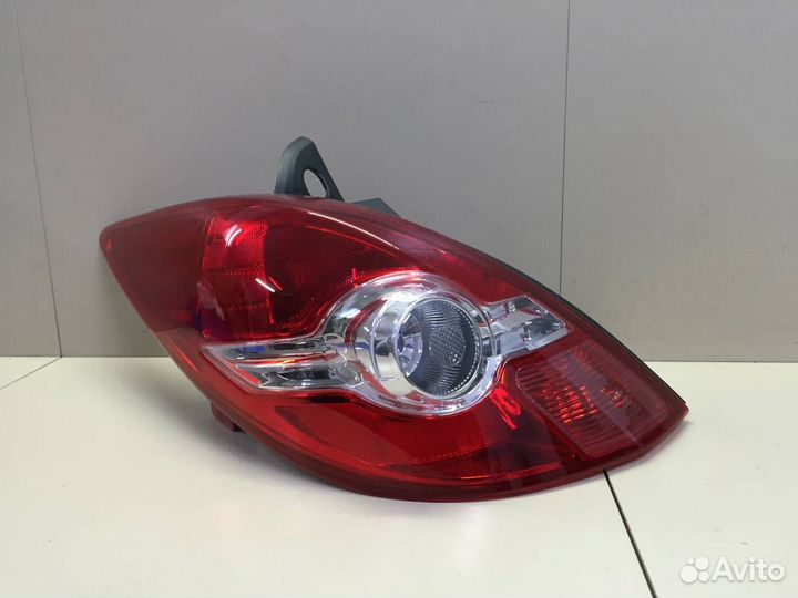 Фонарь задний левый Nissan Tiida C11 2007-2014