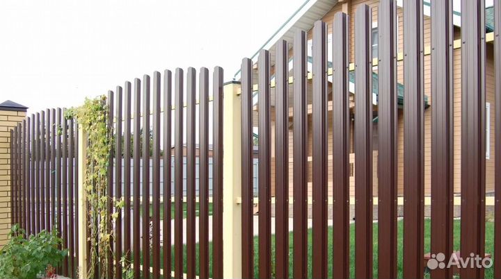 Забор из евроштакетника работа по договору качеств