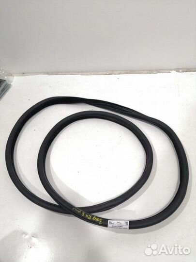 Уплотнитель двери задней правой Jaguar E-Pace 2020