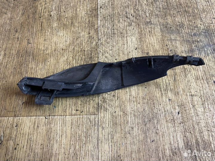 LH31218594 Уголок жабо левый Вольво хс70 2