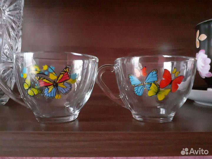 Бокалы и чашки чайные, стекло