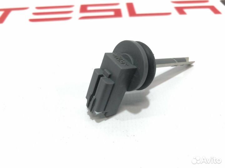 Датчик температуры входящего воздуха печки Tesla