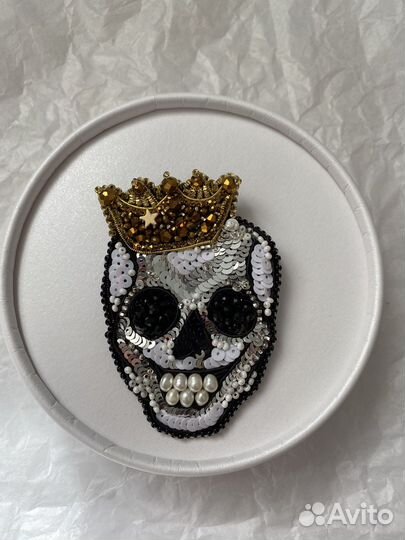 Череп брошь из бисера