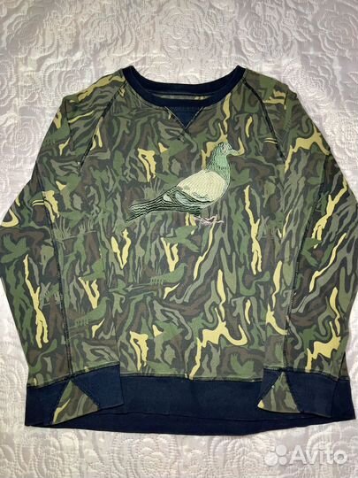 Свитшот с вышитым голубем