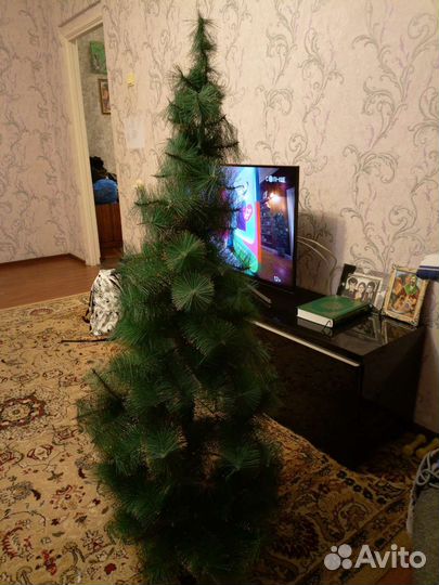 Искусственная новогодняя ёлка