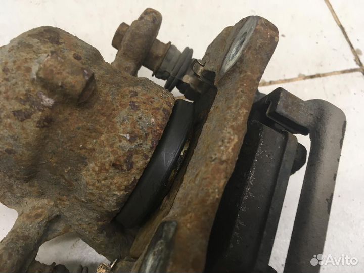 Суппорт задний правый 1-серия E87/E81 2004