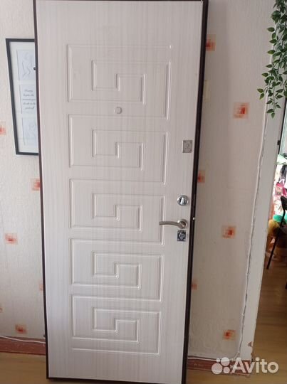 Продам входную дверь