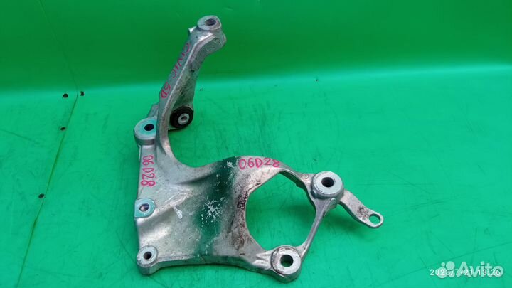 Кронштейн передней подвески для Honda Civic 5D