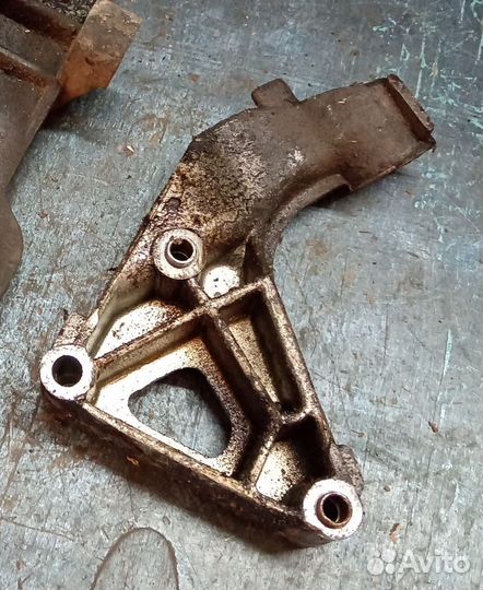 Кронштейн опоры двигателя LADA Priora