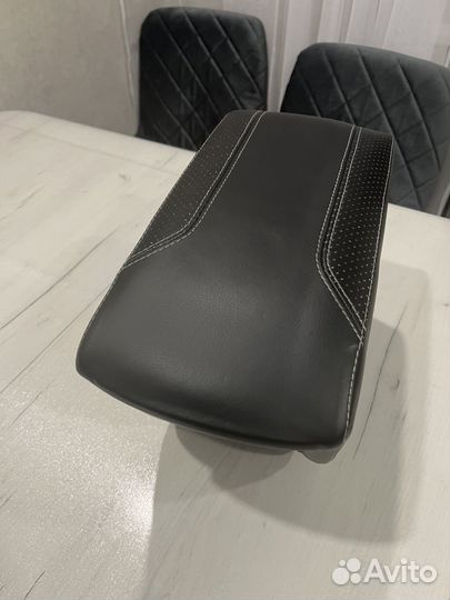 Подлокотник для машины
