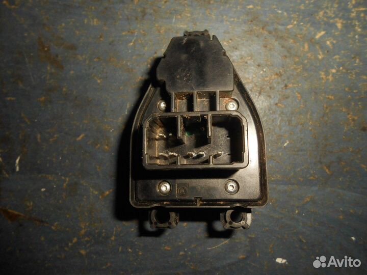 Переключатель регулировки зеркала (Mazda 3)