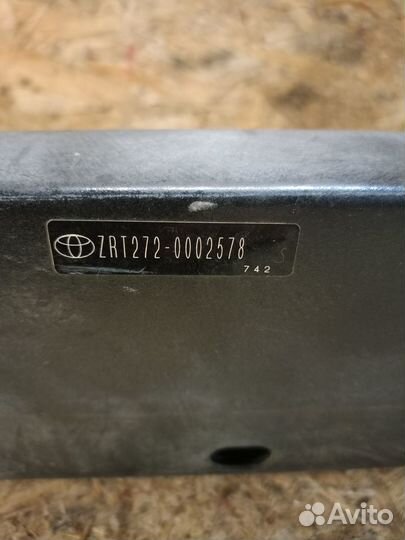Усилитель переднего бампера Toyota Avensis T27