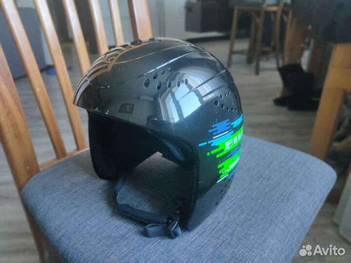 Шлем горнолыжный