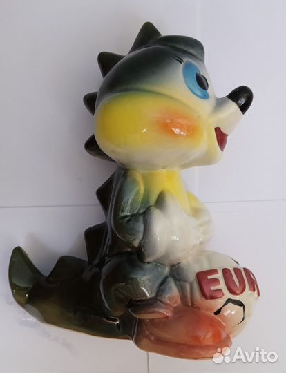 Копилка Дракон-футболист. Керамика. 22*20 см