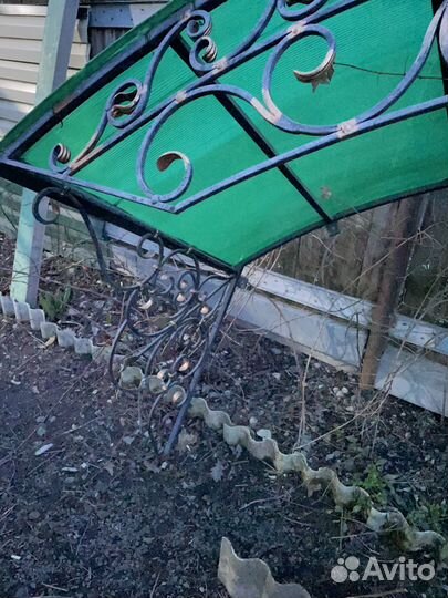 Козырек над крыльцом