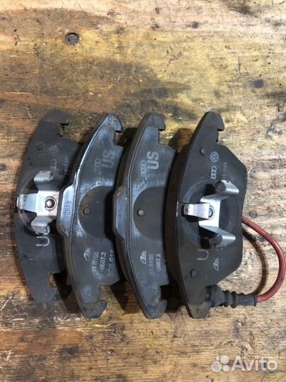 Тормозные колодки переднее Volkswagen Golf 5K5