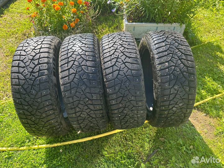 Bridgestone Blizzak Spike-02 SUV 235/55 R19 92T