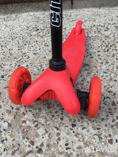 Трёхколёсный самокат