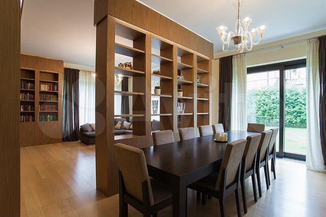 Дом 680 м² на участке 9 сот.