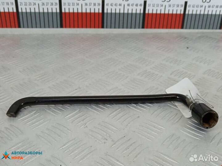 Ключ колесный (балонный) Peugeot 308 T7 2009