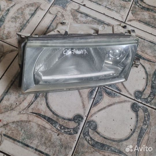 Фара Skoda Octavia Tour A4