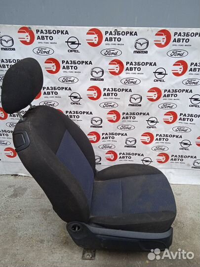 Сидения передние Ford Focus 2 купэ