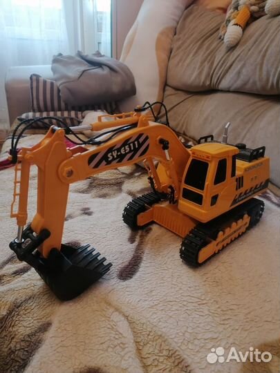 Экскаватор на пульте управления
