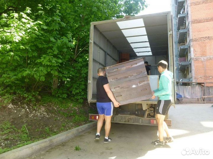 Грузчики. Бригада грузчиков. Рабочие руки