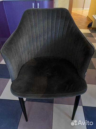 Широкие мягкие высокие стулья на кухню