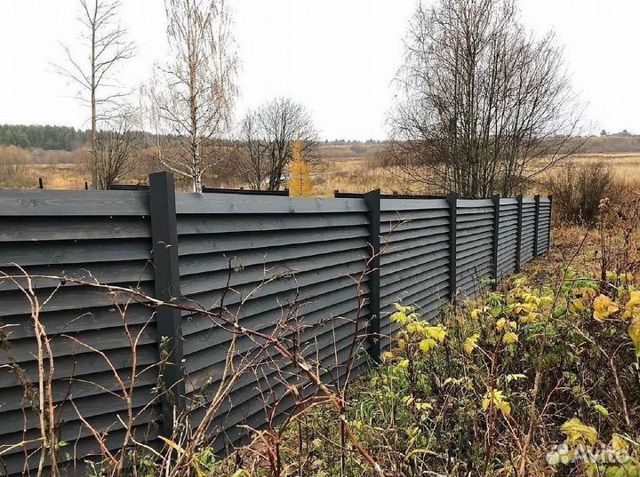 Забор жалюзи и ворота из дерева