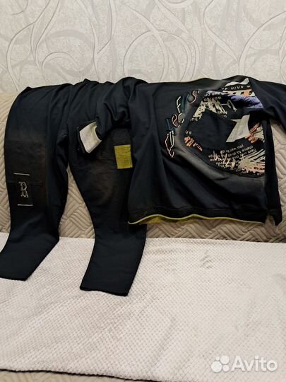 Спортивный женский костюм