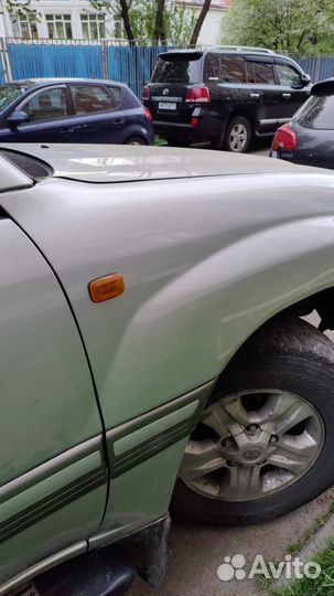 Крылья комплект 2шт Toyota Land Cruiser 100 LX470