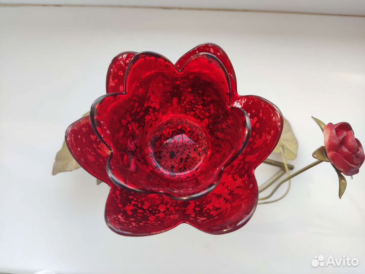 Подсвечник под бронзу цветы красный