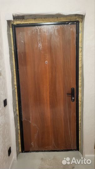 Дверь входная металлическая от застройщика