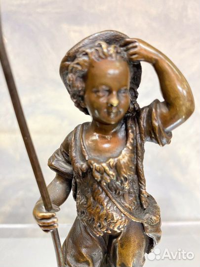 Старинная бронзовая миниатюра.Мальчик с посохом,19